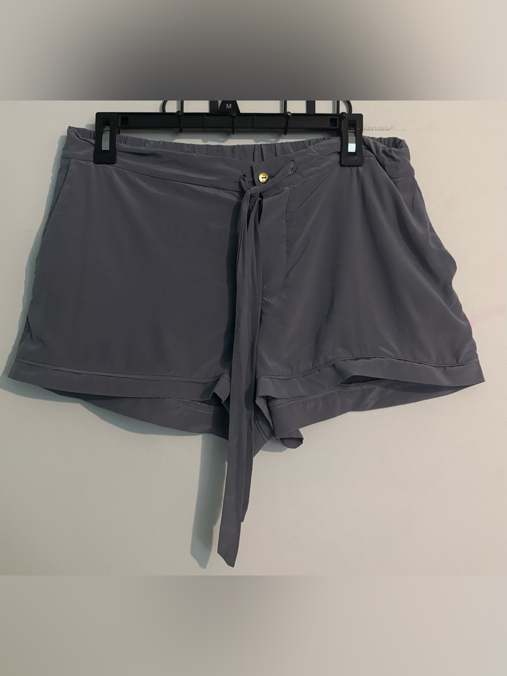 Alice & Trixie by Angela George Womens Medium Gray Silk Tie Shorts Elastic Waist